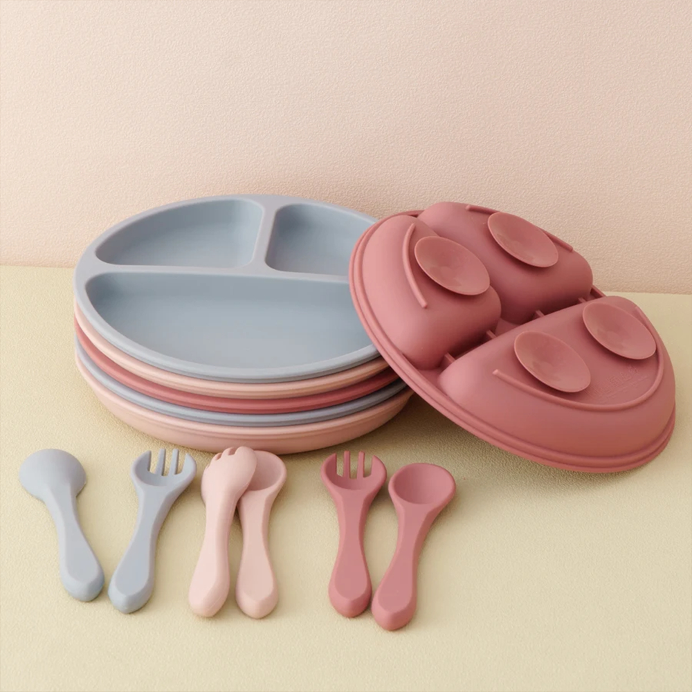 Stoviglie Silicone per Bambini Antiscivolo 3 Pezzi Piatti, Cucchiaio e Forchetta