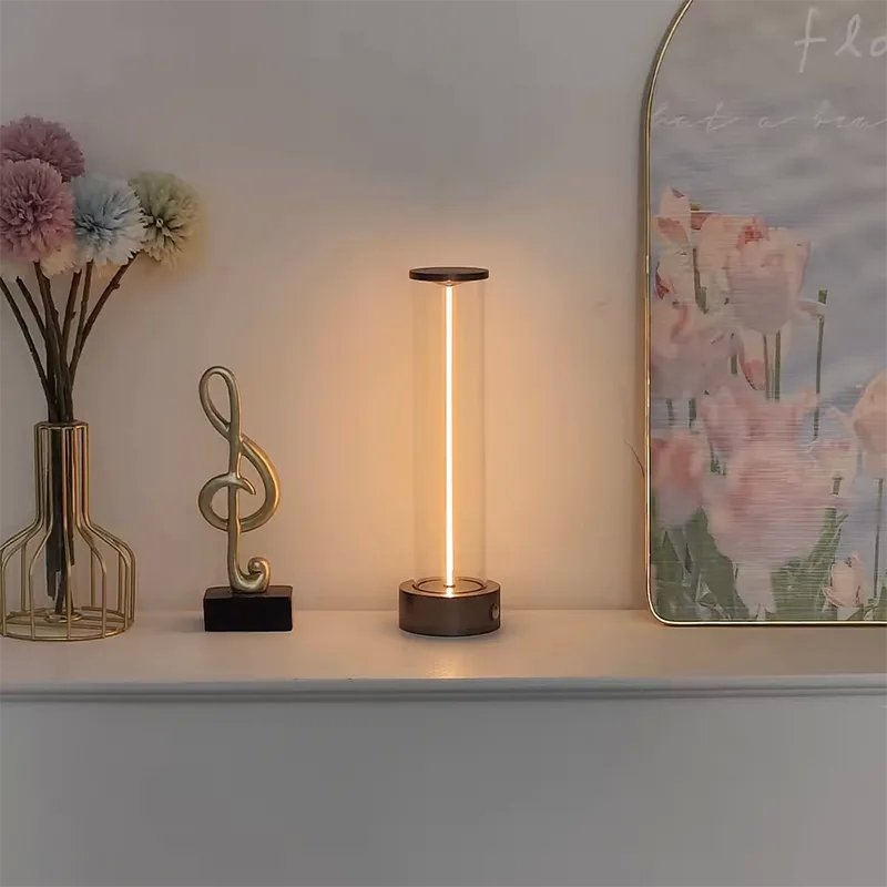 Lampada da Tavolo LED Ricaricabile Design Elegante in Alluminio con Controllo Touch e Batteria Integrata