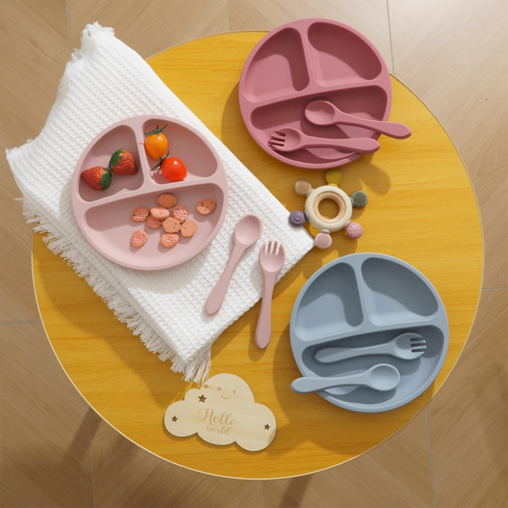 Stoviglie Silicone per Bambini Antiscivolo 3 Pezzi Piatti, Cucchiaio e Forchetta
