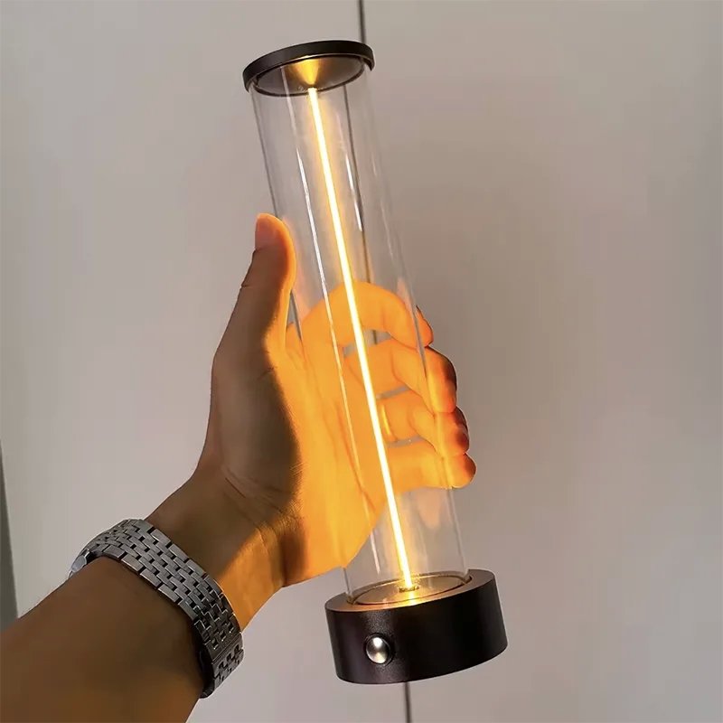 Lampada da Tavolo LED Ricaricabile Design Elegante in Alluminio con Controllo Touch e Batteria Integrata
