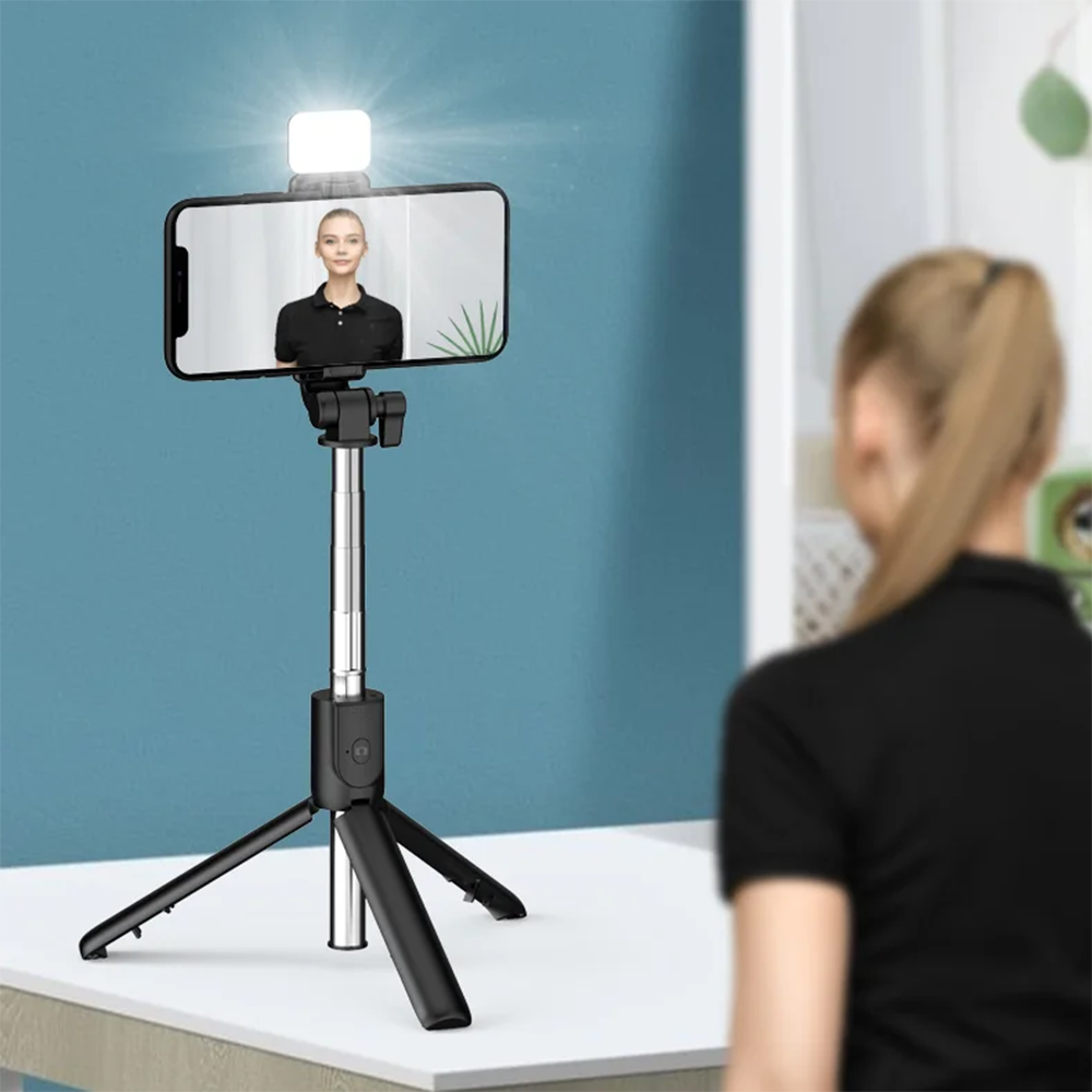 Selfie Stick Treppiede 2-in-1 Ricaricabile con Telecomando Bluetooth
